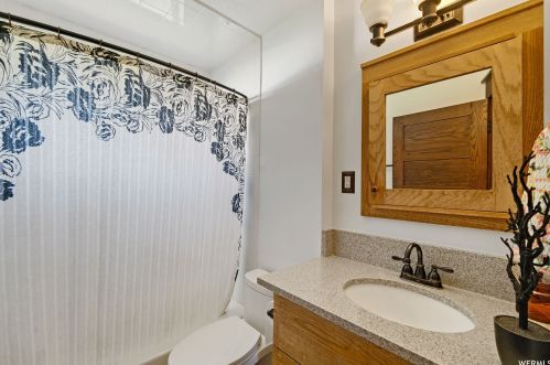 9929 Antimony Ln, Sandy UT 84094-3919 exterior