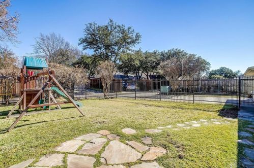 3500 Bellah Ct, Irving TX 75062-3624 exterior