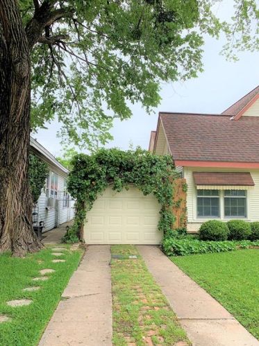 918 Chestnut St, Denison TX 75020-3205 exterior