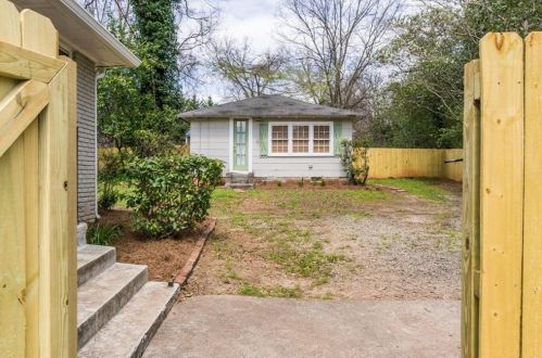 1831 Lyle Ave, Atlanta GA  30337-1204 exterior