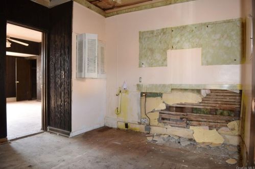 13 Fairview Ave, Middletown NY 10940-6203 exterior