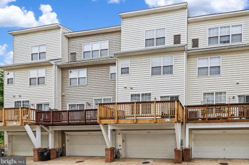 3805 Eisenhower Ave, Alexandria VA 22304-6427 exterior