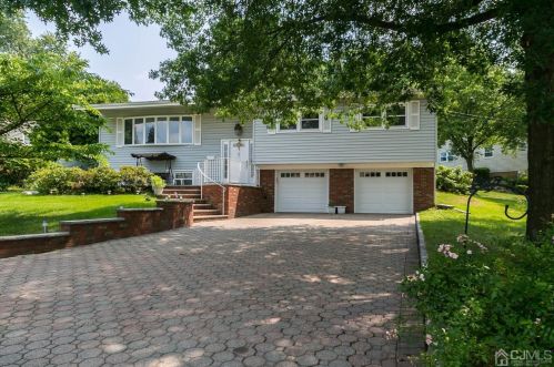 2 Merker Dr, Edison, NJ 08837-2732