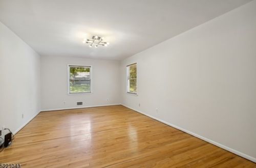 53 Highlander Dr, Scotch Plains NJ 07076-2419 exterior