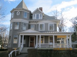 124 Grasmere St, Newton, MA 02458-2235