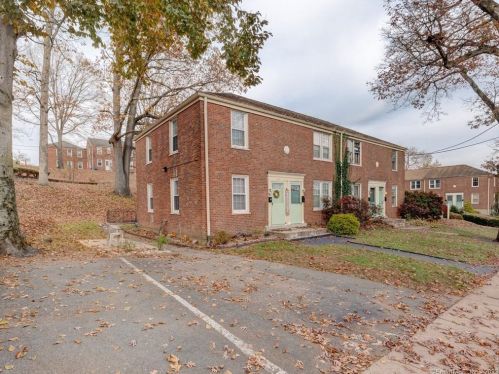 25 Forest St, Manchester, CT 06040-5956