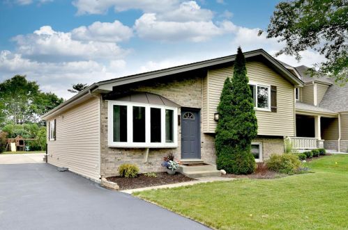 573 Fay Ave, Elmhurst, IL 60126-2149