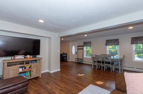 1414 Hartford Pike, Killingly CT 06241-1533 exterior