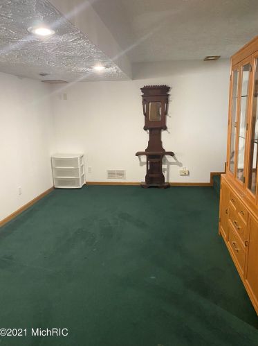 901 Marshall St, Portland MI 48875-1372 exterior