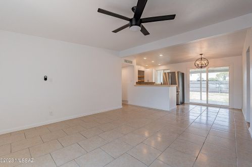 6520 Calle Herculo, Tucson AZ  85710-5620 exterior