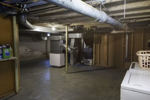 42 Noyes St, Concord NH 03301-2327 exterior