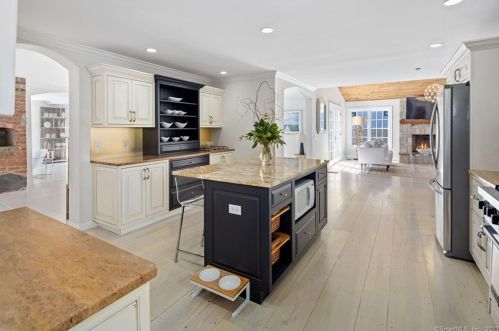 42 Danbury Ave, Westport CT  06880-6821 exterior