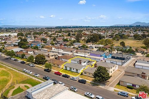 4600 Cloyne St, Oxnard CA 93033-7712 exterior