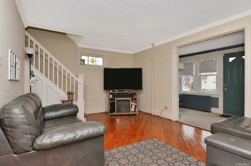 6 Eton St, Valley Stream NY 11581-2903 exterior