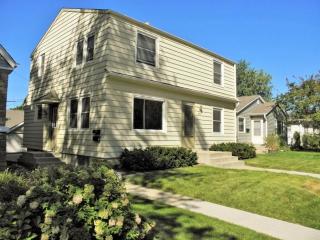 3771 51st St, Milwaukee, WI 53220-2007