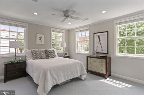 121 6 St, Washington DC 20002-2215 exterior