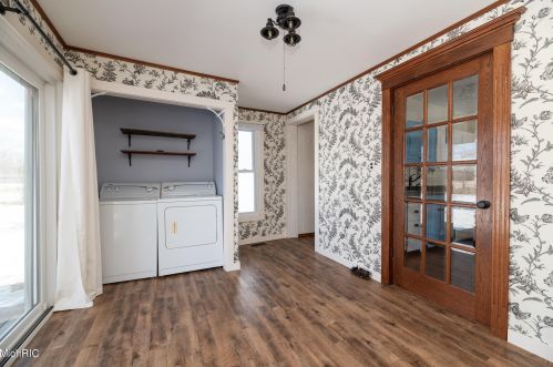 1104 Hoffman St, Three Rivers MI 49093-1017 exterior