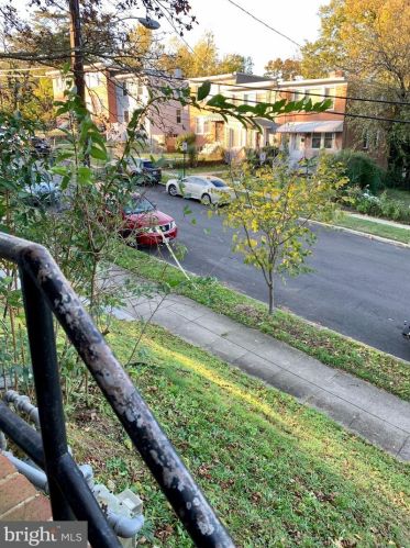 4027 Ely Pl, Washington, DC 20019-4106
