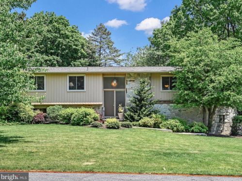 310 Bluff View Dr, Lancaster, PA 17601-4138