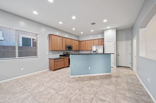 7120 Dupont Way, Tucson AZ  85757-8215 exterior