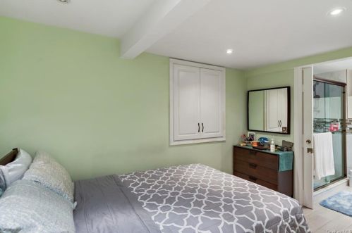 93 Brookside Ave, Mount Vernon NY 10553-1318 exterior