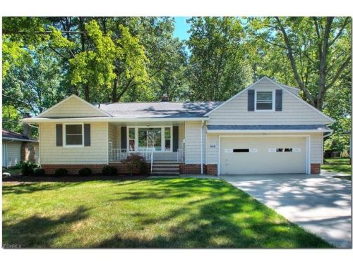 2569 Northglen Dr, Cleveland, OH 44145-3933