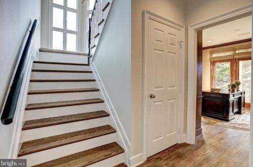 9832 Avenel Farm Dr, Rockville MD 20854-5410 exterior