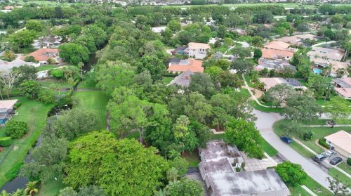 6926 Grande Dr, Boca Raton FL 33433-2735 exterior