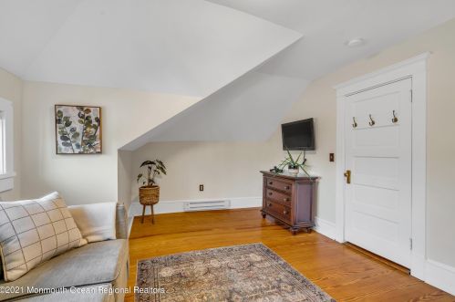 25 Memorial Pkwy, Atlantic Highlands NJ 07716-1655 exterior