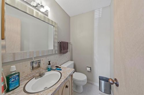 8757 Santa Bella Dr D, Hazelwood MO 63042-2917 exterior