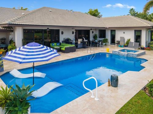 4803 Oak Cir, Boynton Beach FL 33436-5922 exterior