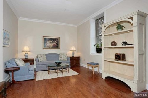 4202 Rio Vis Dr, Mahwah NJ 07430-4510 exterior