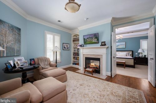 6421 Divine St, Mc Lean VA 22101-4702 exterior