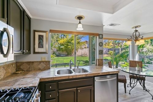 29714 Dawncrest Cir, Temecula CA 92591-1879 exterior