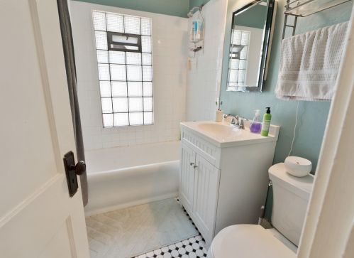 556 61, Milwaukee WI 53213-4166 exterior