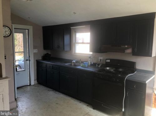 28 4th St, Chester PA 19013-4310 exterior