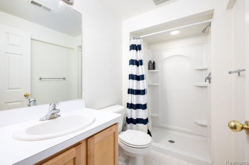 301 Fairways Ln, Lyndon Twp MI 48118-2130 exterior