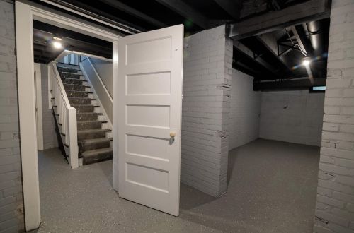 2726 Beverly Rd, Milwaukee WI  53211-2438 exterior