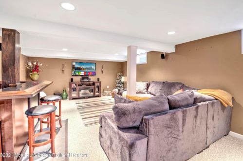 25 Fulton St, East Freehold NJ 07728-1811 exterior