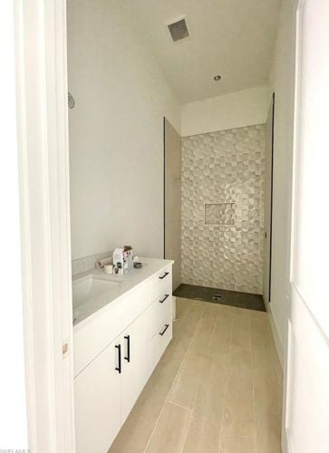 681 93 Ave, Naples FL 34108-2438 exterior