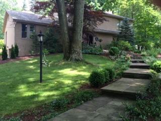 1905 Murdstone Rd, Pittsburgh PA  15241-2215 exterior