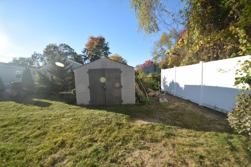 153 Main St, Seabrook NH 03874-4673 exterior