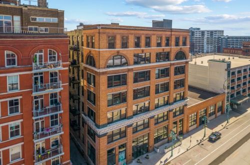 239 Chicago St, Milwaukee WI  53202-5705 exterior