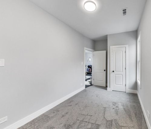 245 13 Ave, Broadview IL 60153-1407 exterior