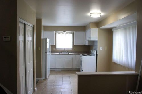 753 Dreon Dr, Clawson MI  48017-1179 exterior