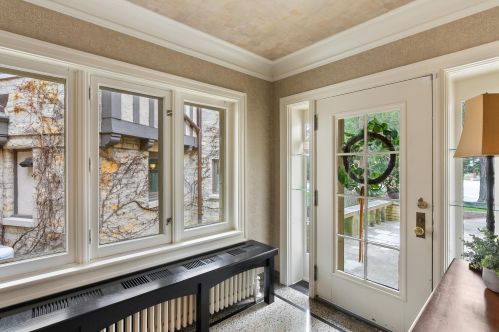 4923 Oakland Ave, Milwaukee, WI 53217-6052