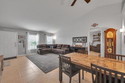 211 Kestor Dr, Fort Pierce FL 34953-5426 exterior