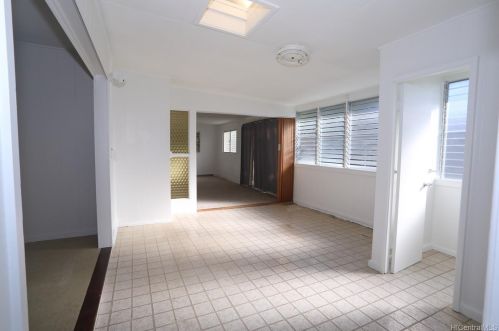 435 Kaumakani St, Honolulu HI 96825-2208 exterior