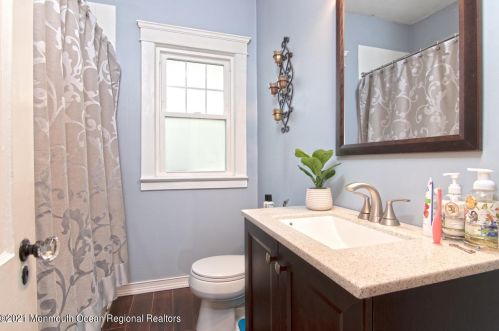 235 Broadway, East Freehold NJ 07728-1862 exterior