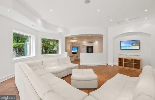 11705 Centurion Way, Rockville MD 20854-6419 exterior